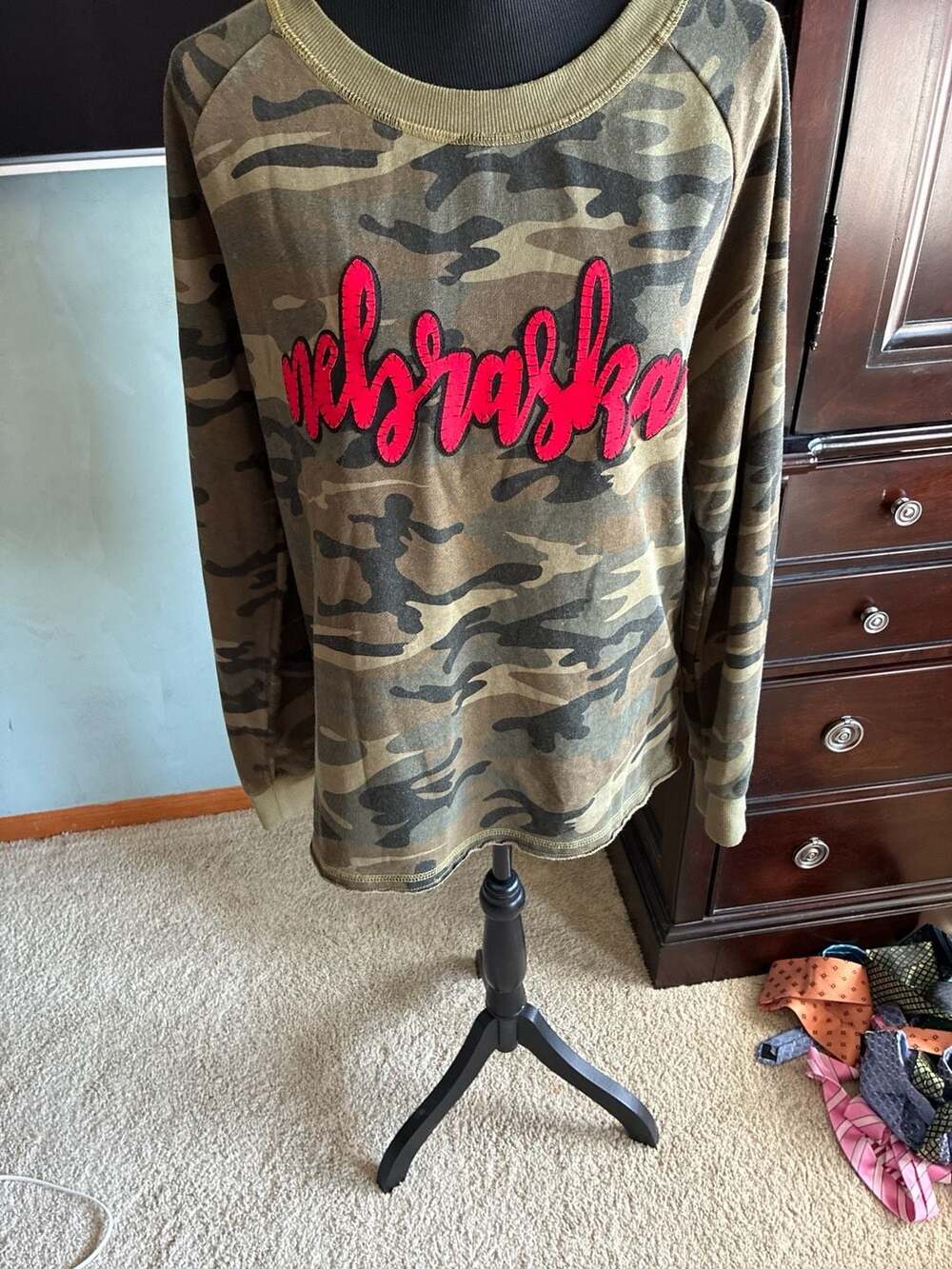 Alternative Apparel Women's Camo Nebraska Graphic Raglan Sweatshirt Sz L A438